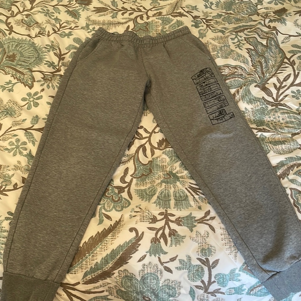 Selling jogging pants for women,medium sized, condition like-new